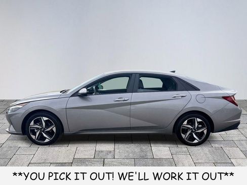 Used 2023 Hyundai Elantra SEL w/ Convenience Package FWD image 4