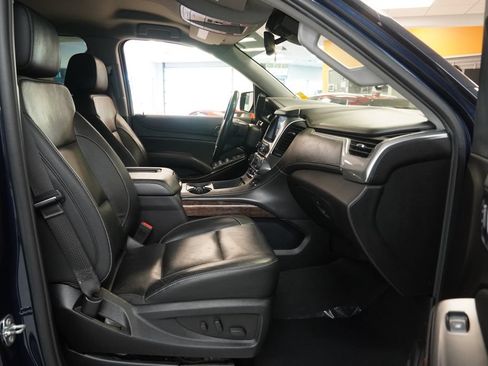 Used 2020 Chevrolet Tahoe LT w/ Luxury Package AWD/4WD image 39