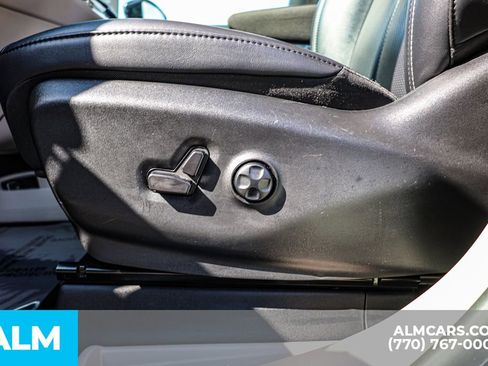 Used 2024 Chrysler Pacifica Touring-L image 28