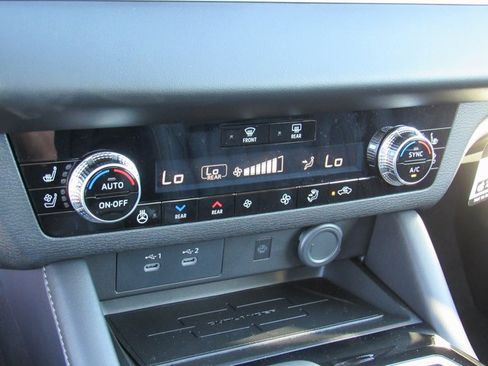 New 2025 Mitsubishi Outlander SEL image 18