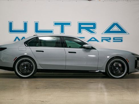 Used 2024 BMW 740i w/ Premium Package 2 RWD image 9