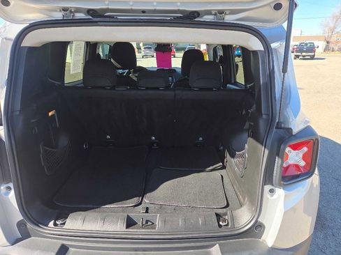 Used 2018 Jeep Renegade Altitude image 19