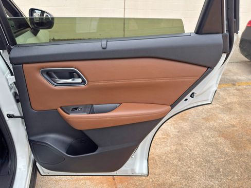 Used 2024 Nissan Rogue Platinum w/ Platinum Premium Package FWD image 43