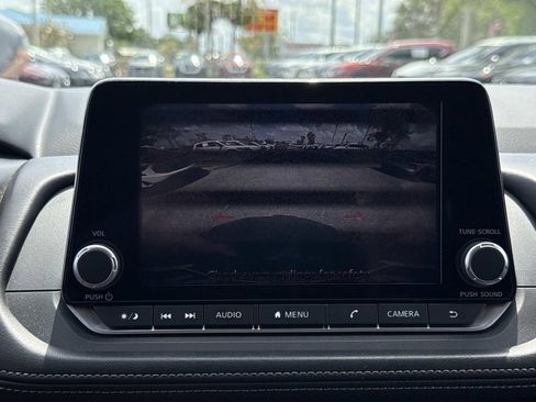 Certified 2024 Nissan Rogue SV FWD image 25