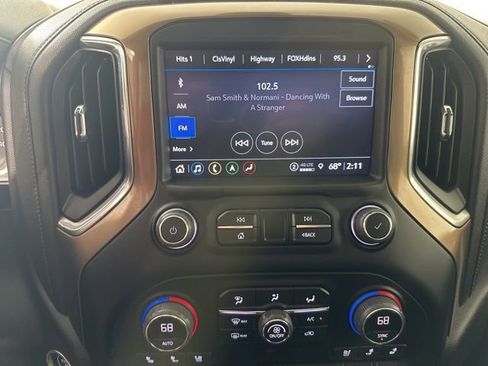Used 2022 Chevrolet Silverado 1500 High Country w/ Technology Package AWD/4WD image 15