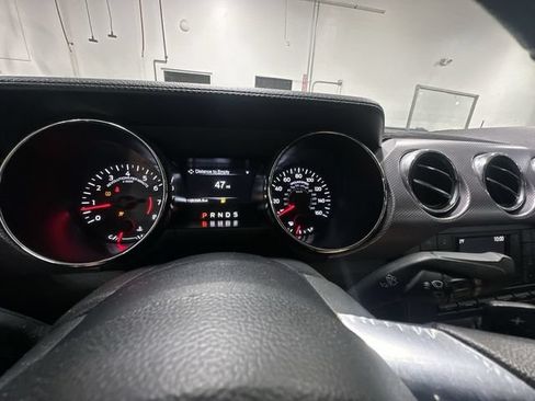 Used 2017 Ford Mustang GT RWD image 14