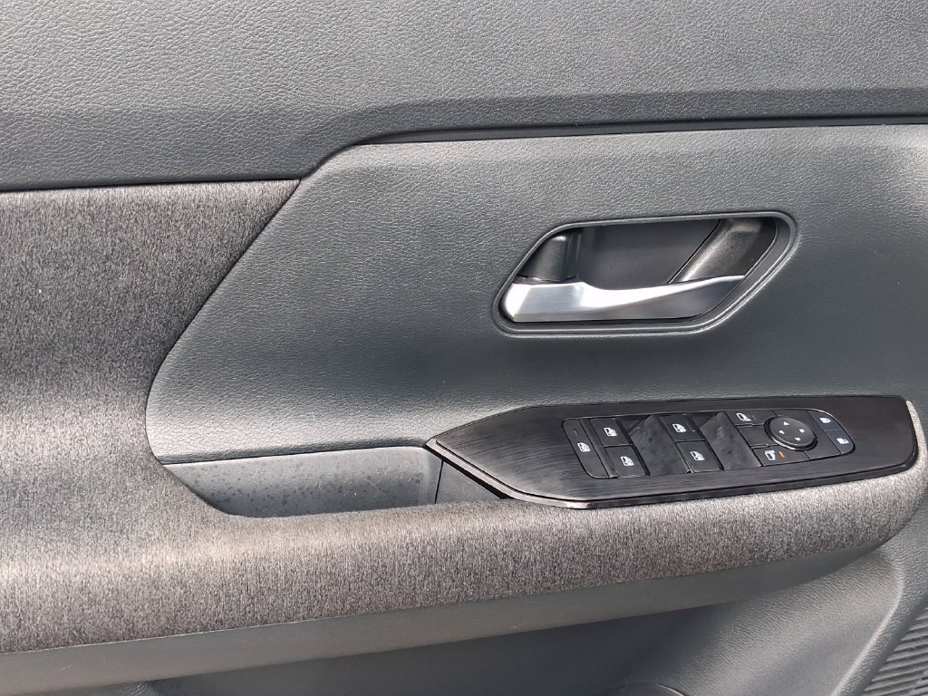 Certified 2025 Nissan Kicks SV FWD image 25