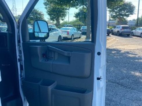 Used 2022 Chevrolet Express 2500 w/ Driver Convenience Package RWD image 16