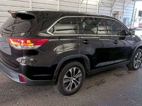 Used 2019 Toyota Highlander LE FWD image 6
