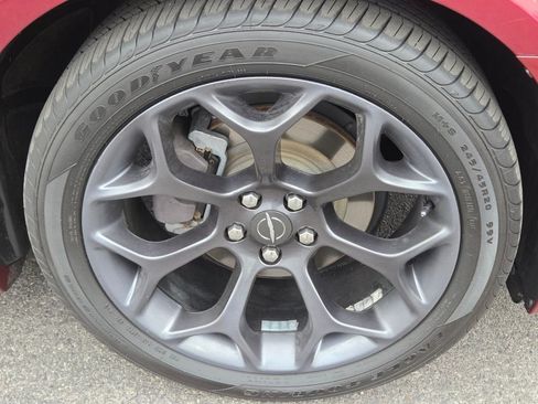 Used 2019 Chrysler 300 Touring w/ Sport Appearance Package RWD image 9