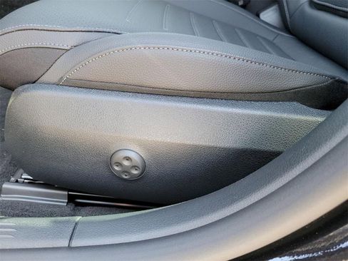 New 2025 Mercedes-Benz C 300 Sedan image 17