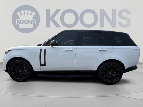 Used 2025 Land Rover Range Rover SE AWD/4WD image 2