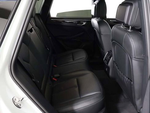 Used 2025 Porsche Macan image 40