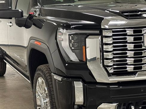 New 2026 GMC Sierra 2500 Denali w/ Denali Reserve Package AWD/4WD image 4