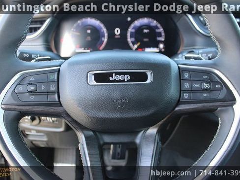 Used 2024 Jeep Grand Cherokee L Limited w/ Luxury Tech Group II image 17