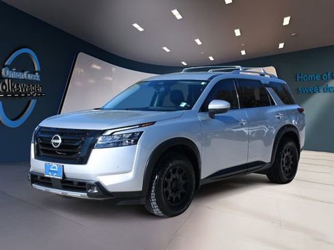 Used 2023 Nissan Pathfinder SL w/ Black Appearance Package image 8