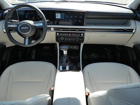 Certified 2025 Hyundai Tucson SE image 10