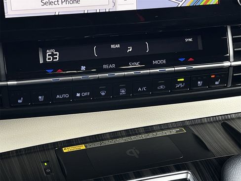 Used 2021 Toyota Sienna Platinum image 18