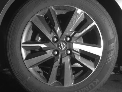 Used 2025 Nissan Versa SV image 12