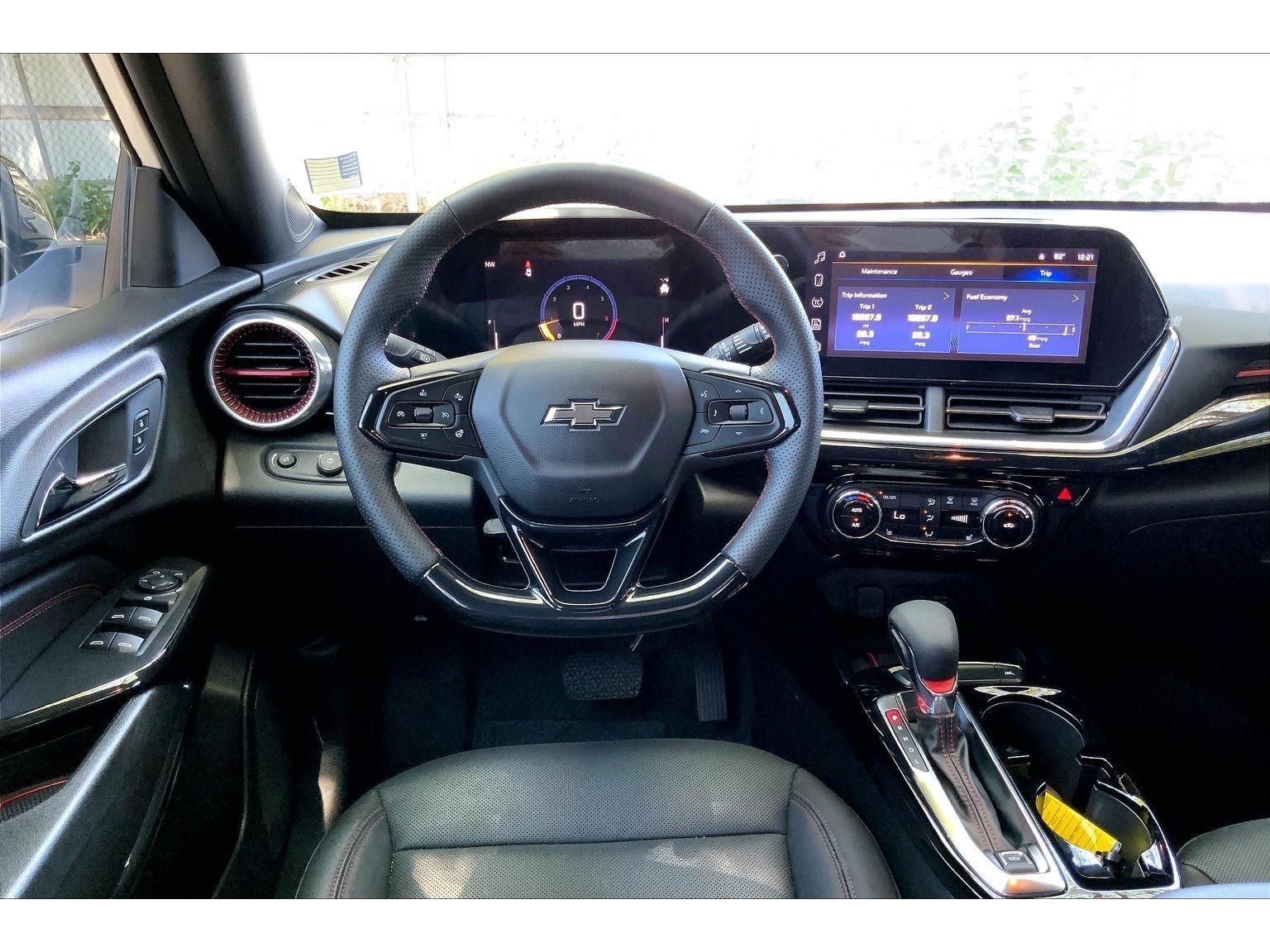 Used 2024 Chevrolet Trax RS w/ Sunroof Package FWD image 5