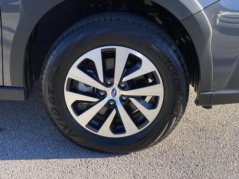 Used 2025 Subaru Outback Premium image 30