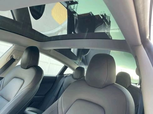 Used 2022 Tesla Model 3 image 9