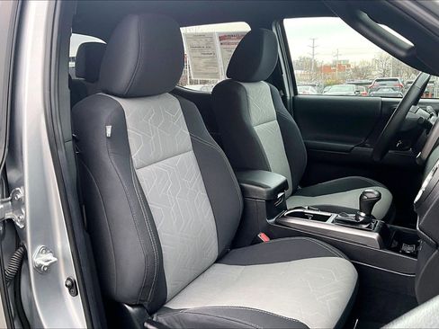 Used 2023 Toyota Tacoma TRD Off-Road image 7