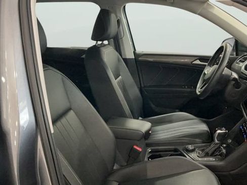 Certified 2024 Volkswagen Tiguan SE w/ Panoramic Sunroof Package AWD/4WD image 13