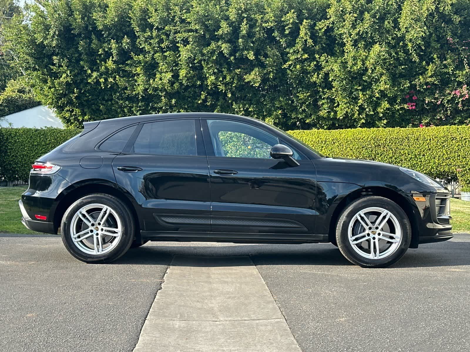 Used 2025 Porsche Macan AWD/4WD image 9