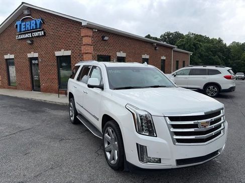 Used 2019 Cadillac Escalade Luxury AWD/4WD image 1