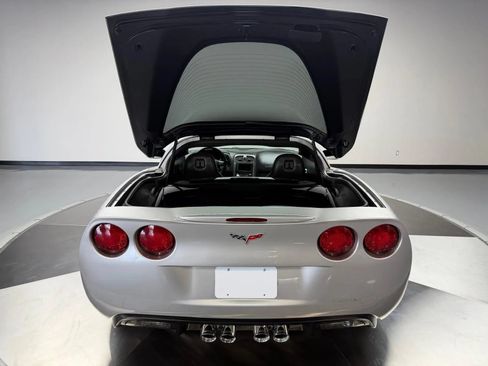 Used 2006 Chevrolet Corvette Coupe w/ Preferred Equipment Group RWD image 13