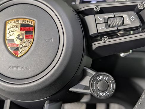 Certified 2025 Porsche Macan GTS AWD/4WD image 38