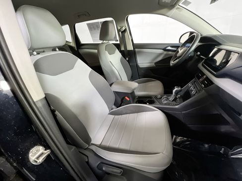 Used 2022 Volkswagen Taos SE image 25