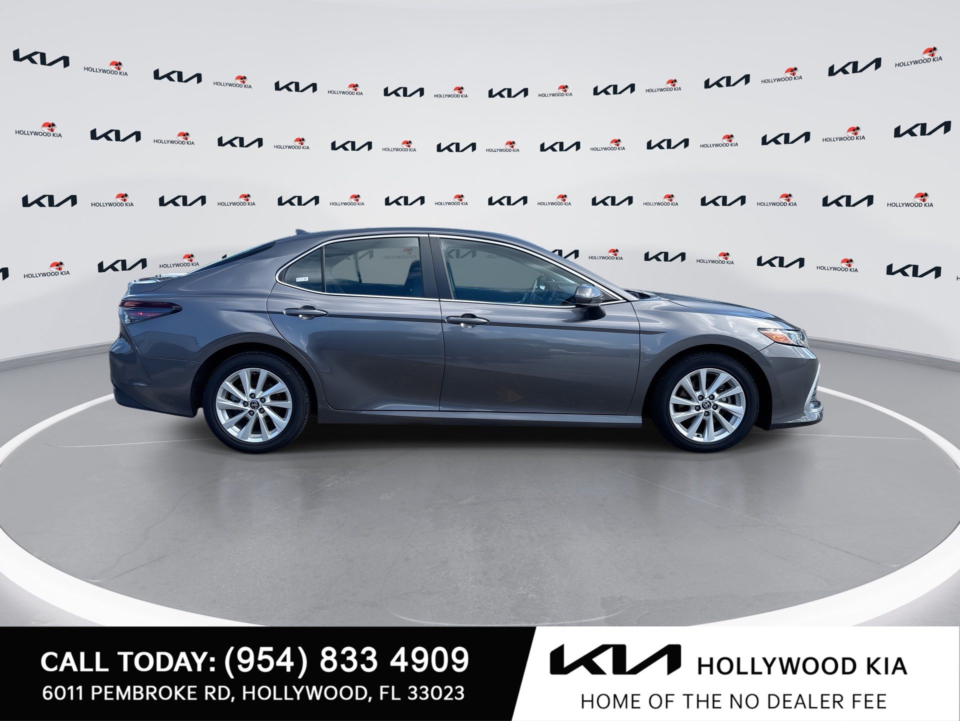 Used 2022 Toyota Camry LE FWD image 9