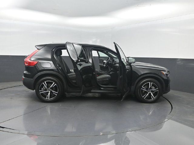 Used 2023 Volvo XC40 B5 Core w/ Convenience Package AWD/4WD image 40