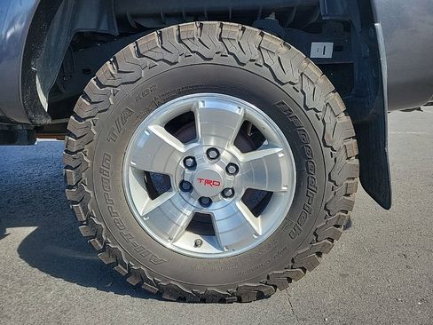 Used 2015 Toyota Tacoma 4x4 Double Cab w/ TRD Sport Package image 18