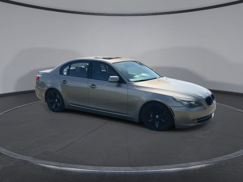 Used 2010 BMW 528i Sedan RWD image 2