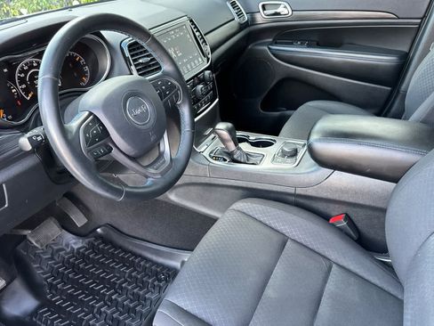 Used 2019 Jeep Grand Cherokee Laredo image 11