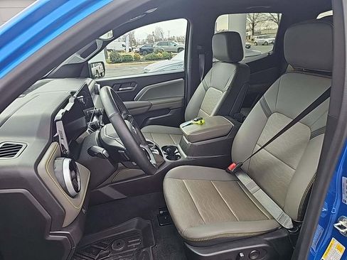 Used 2024 Chevrolet Colorado ZR2 w/ ZR2 Convenience Package III image 9