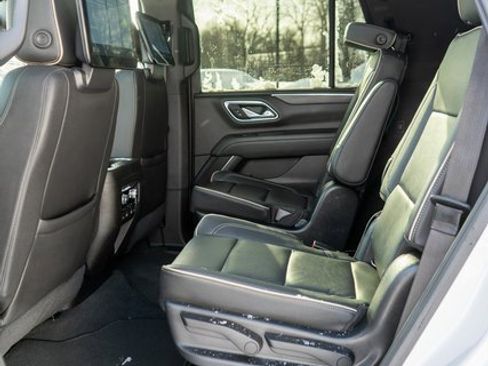 Used 2021 GMC Yukon SLT w/ SLT Premium Package image 15