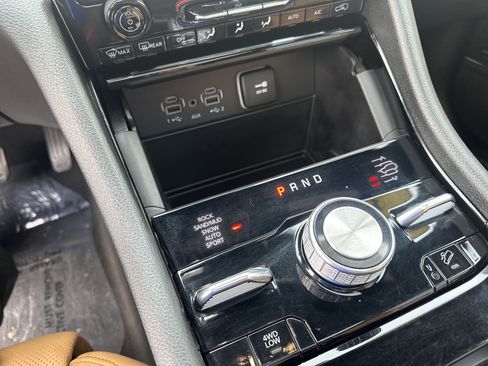 Used 2024 Jeep Grand Cherokee Summit image 33