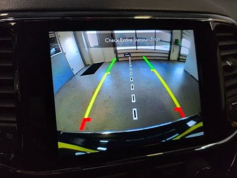 Used 2022 Jeep Grand Cherokee Limited w/ Technology Group AWD/4WD image 23