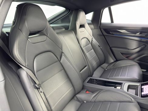 Used 2025 Porsche Panamera w/ Premium Package image 39