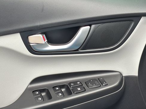 Certified 2023 Hyundai Kona SEL w/ Convenience Package FWD image 12