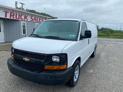 Used 2013 Chevrolet Express 1500 RWD image 3