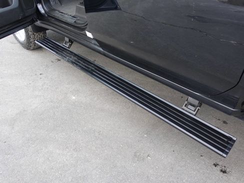 Used 2022 GMC Sierra 2500 AT4 w/ AT4 Preferred Package image 9