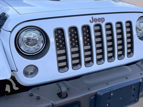 Used 2017 Jeep Wrangler Unlimited Sahara AWD/4WD image 29