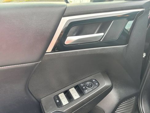 Used 2023 Mitsubishi Outlander SE Black Edition AWD/4WD image 16