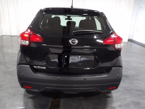 Used 2020 Nissan Kicks S image 5