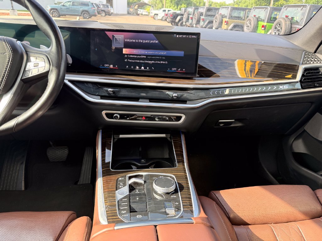 Used 2025 BMW X5 xDrive50e AWD/4WD image 47